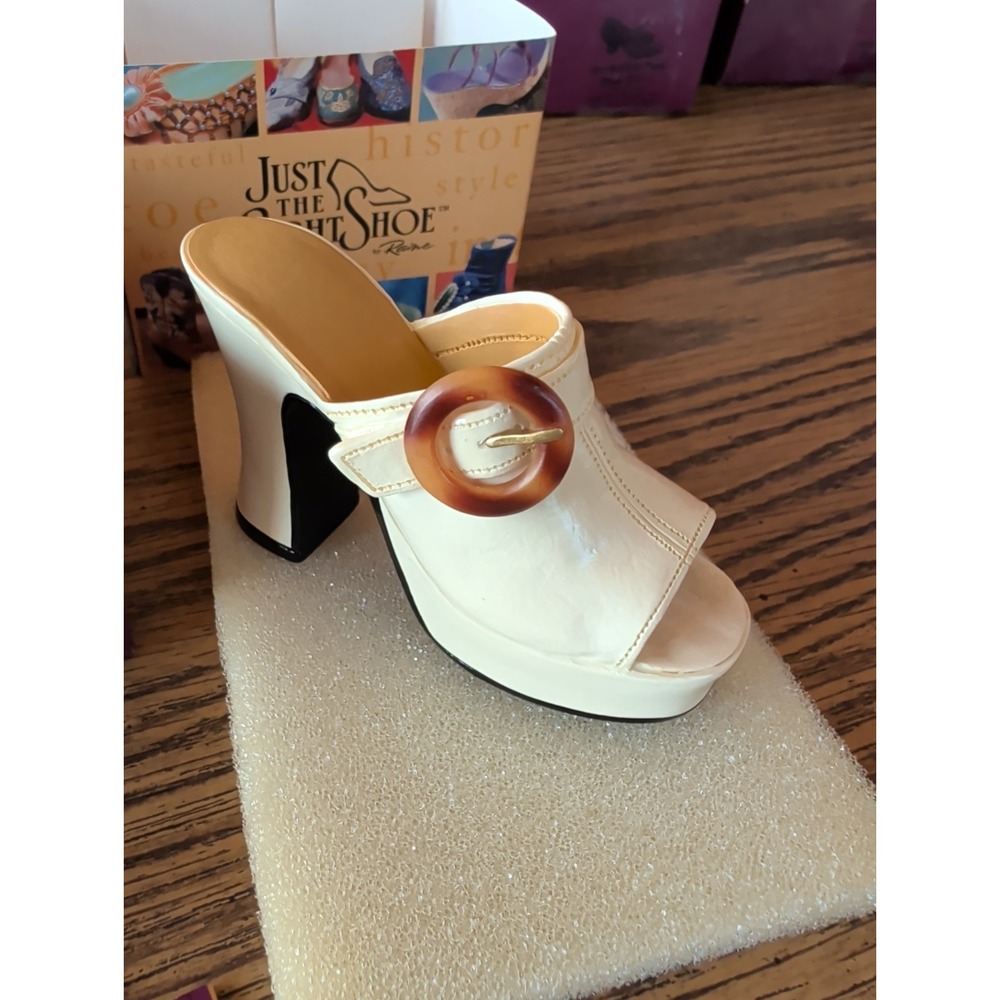 Just The Right Shoe Magnetic Allure 25023 Raine Miniature Figurine With Box